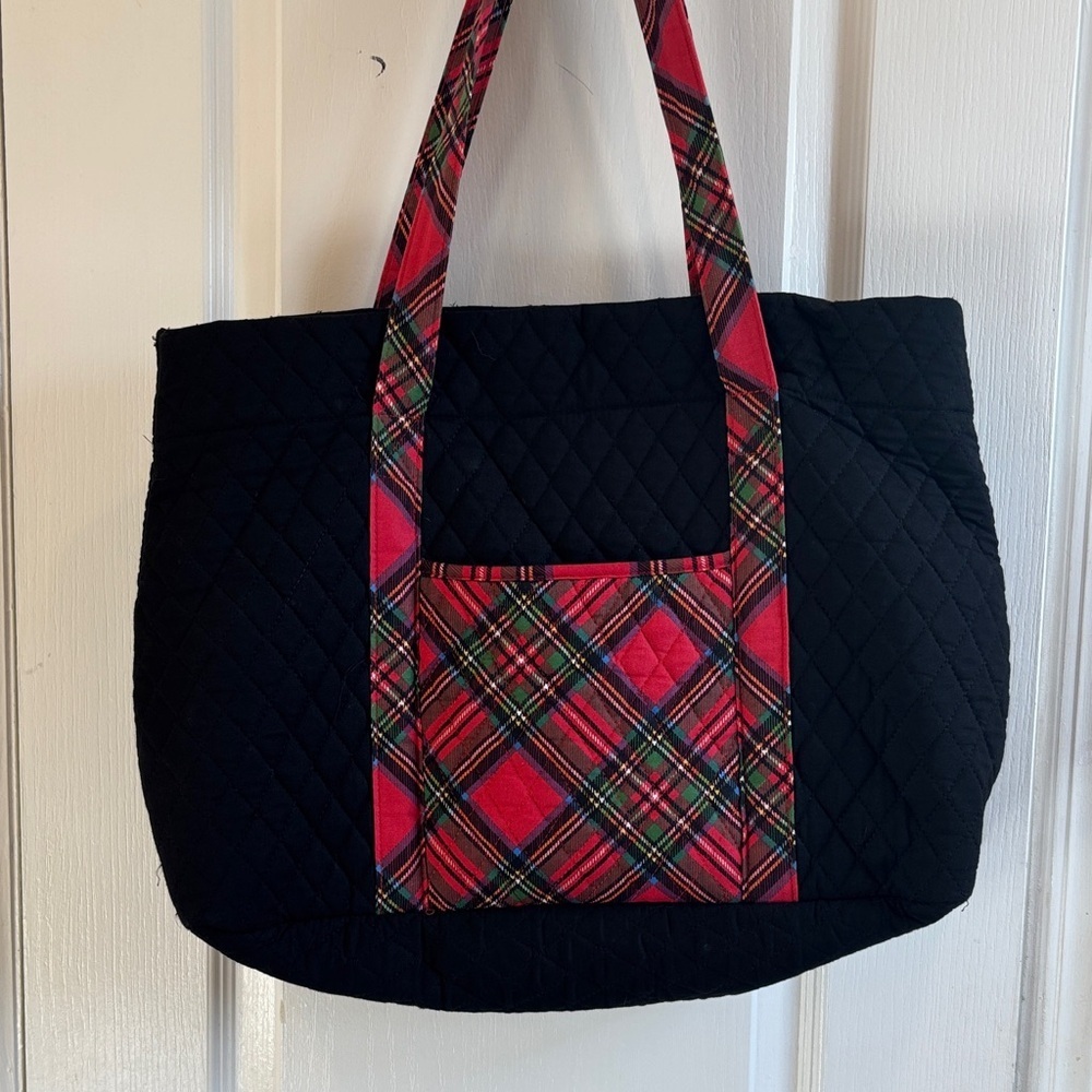BLACK QUILTED TOTE BAG WITH RED PLAID POCKET AND HANDLES SLIP POCKETS INSIDE